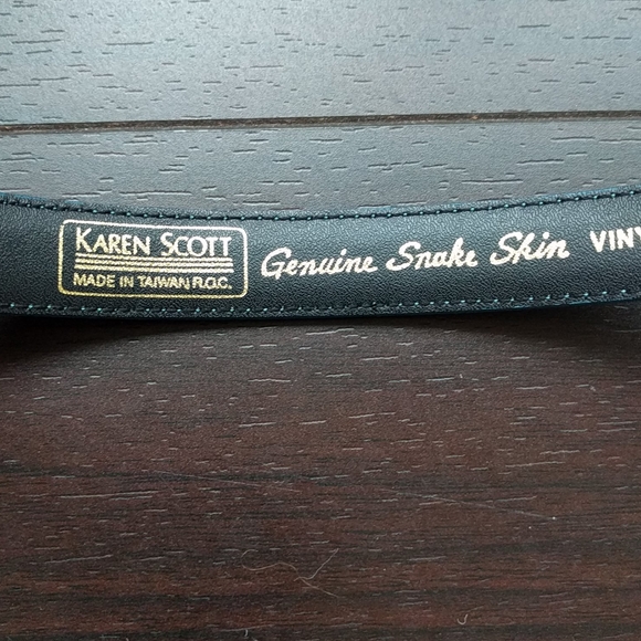 SOLD Vintage blue/emerald genuine snake skin belt - Picture 6 of 12